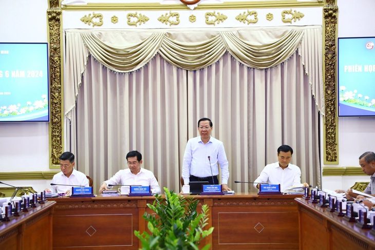 Thường trực UBND TP.HCM chủ trì phiên họp kinh tế - xã hội thường kỳ tháng 6 - Ảnh: TTBC