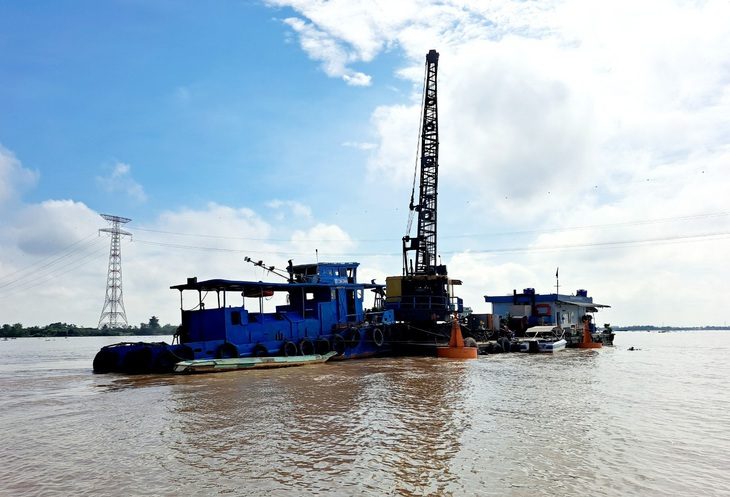 An Giang cấp 10 khu mỏ với trữ lượng hơn 15,5 triệu  m³ cát cho cao tốc miền Tây - Ảnh: CHÍ HẠNH