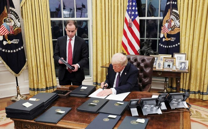 22 bang ở Mỹ kiện ông Trump vì bỏ quyền 'sinh ra ở Mỹ là công dân Mỹ' - Ảnh 2.